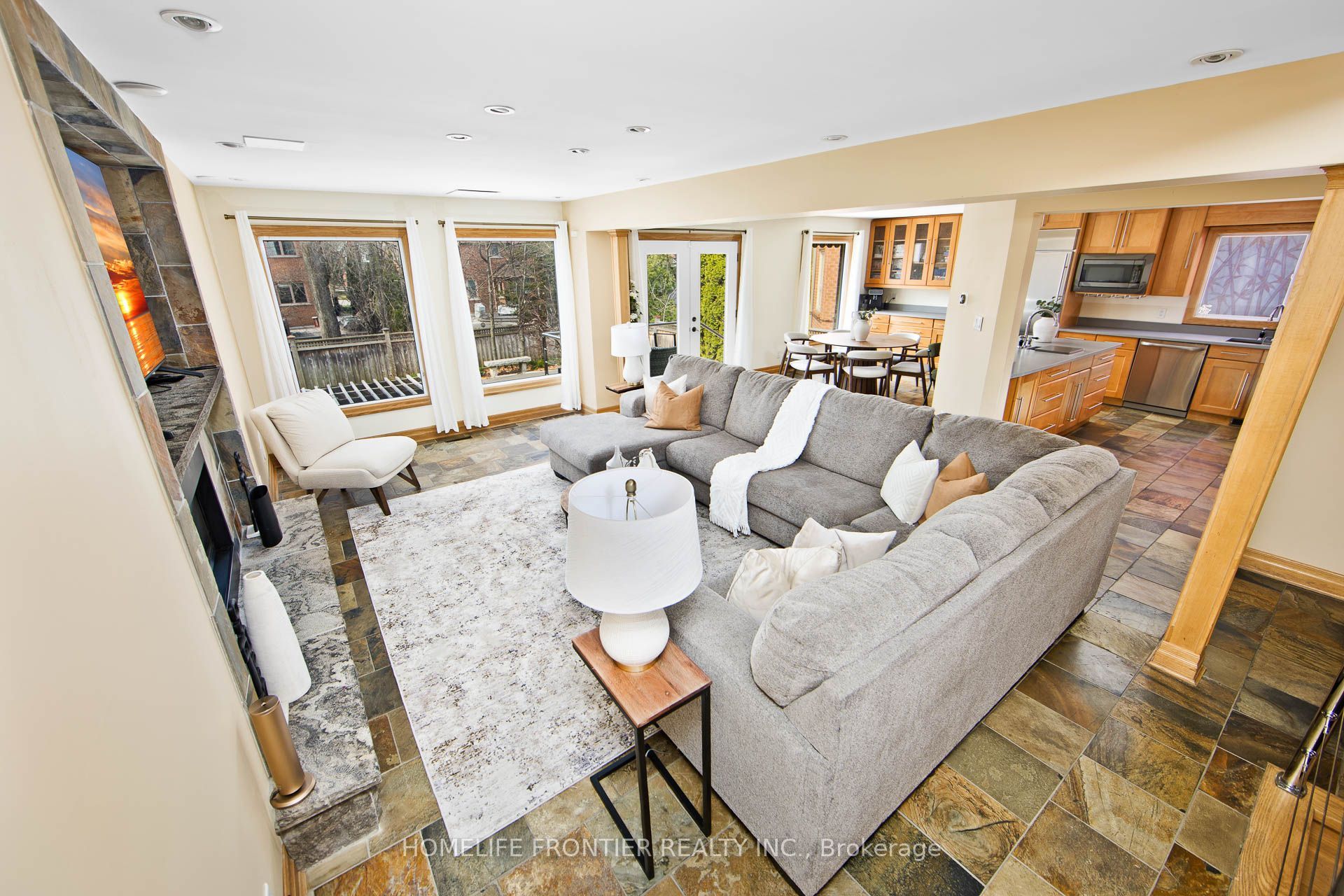 6124 Hardesty Crescent