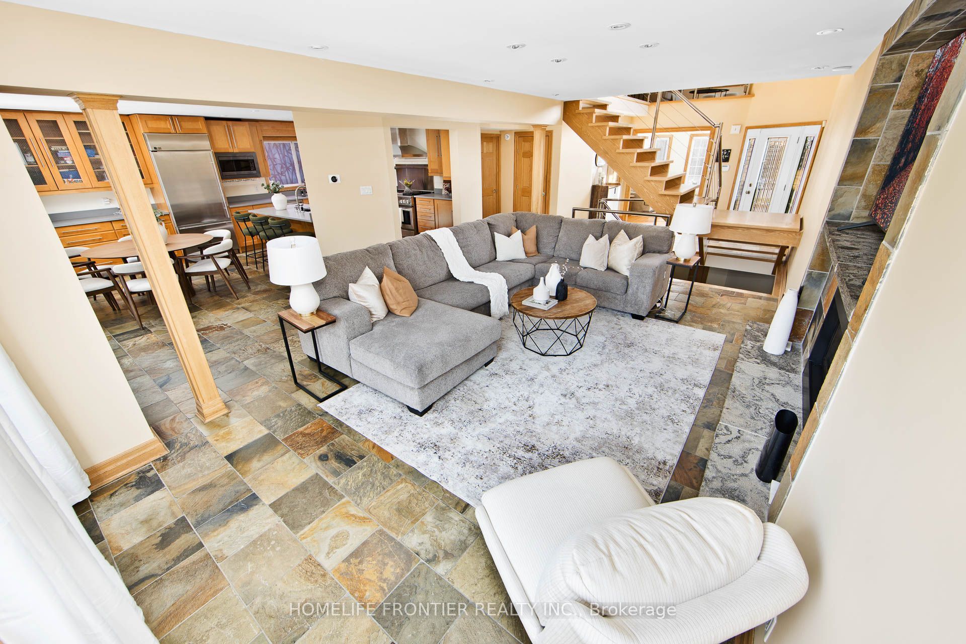 6124 Hardesty Crescent