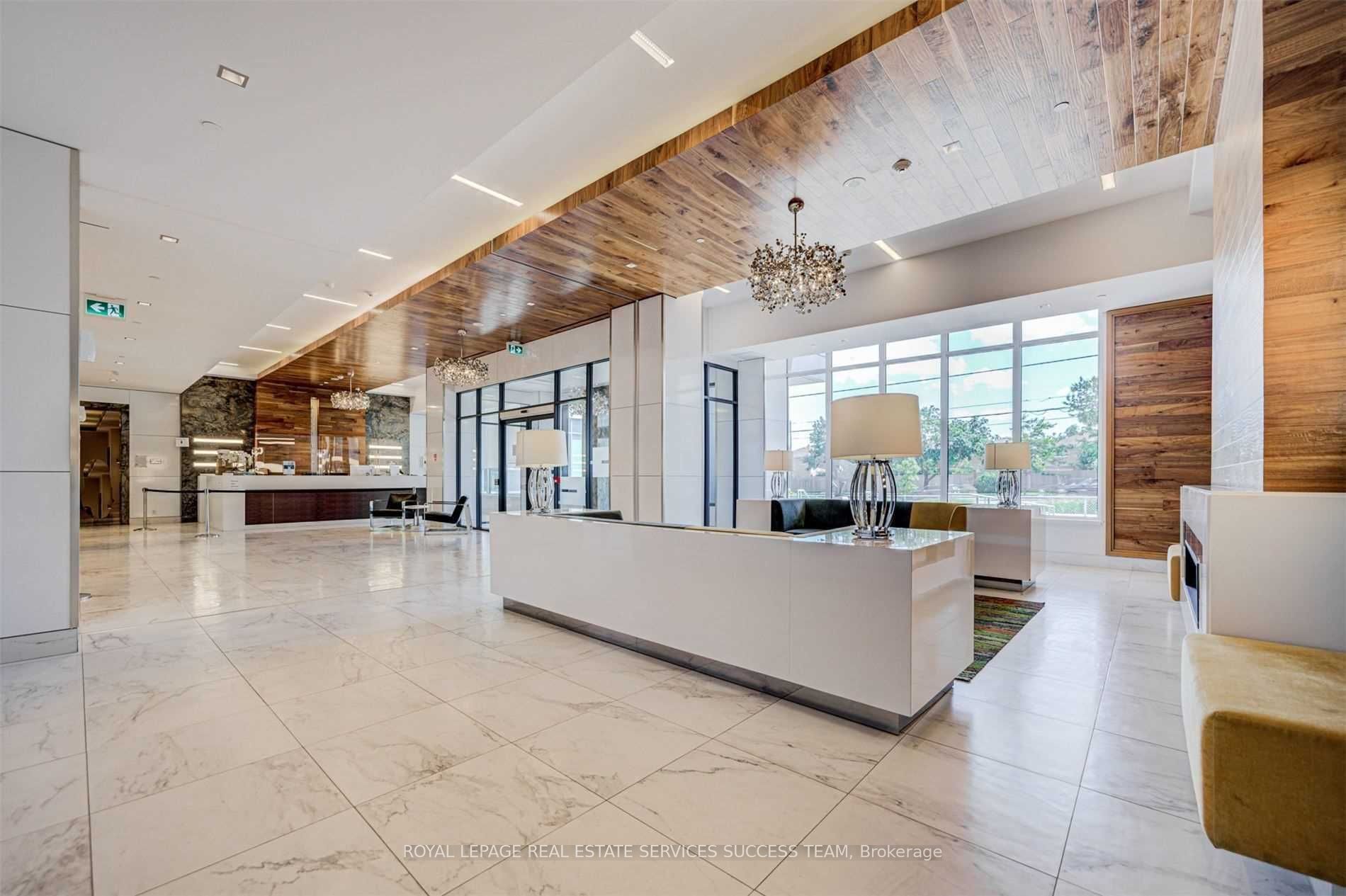 7890 Bathurst Street 2002