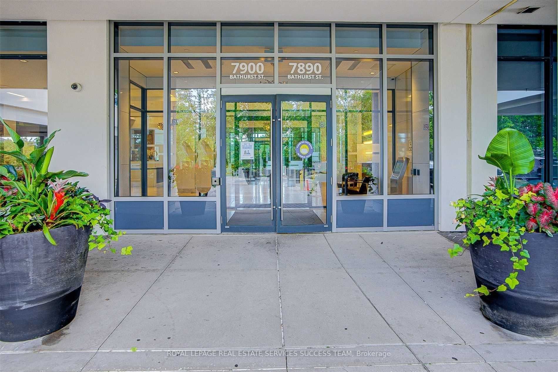 7890 Bathurst Street 2002