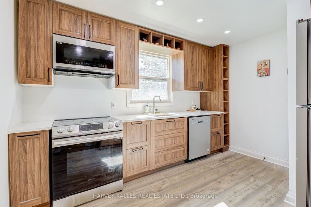 Photo of 8 Crown Court, Toronto, ON M8Z 4V4 (MLS # W13825620)