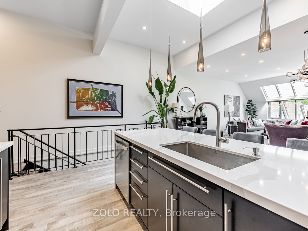 1842 Queen Street E 304