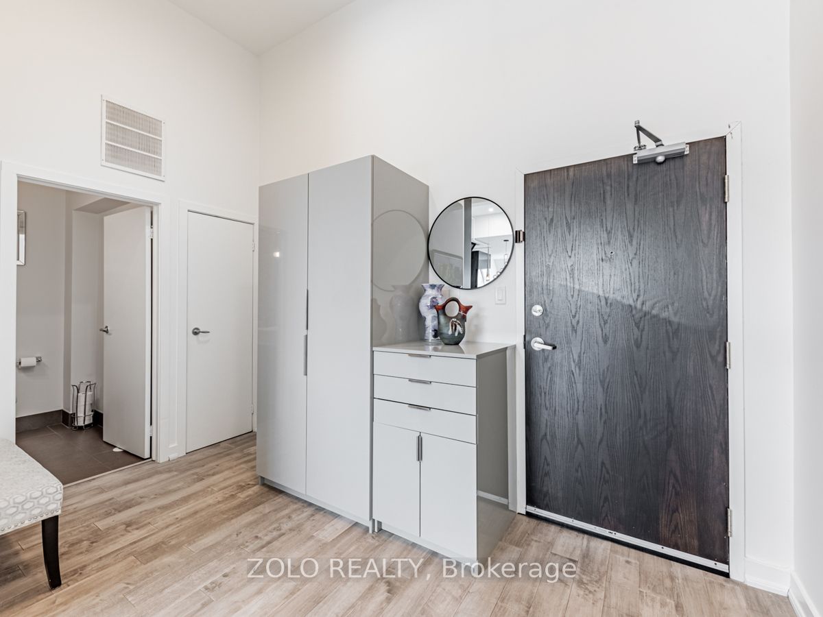 1842 Queen Street E 304