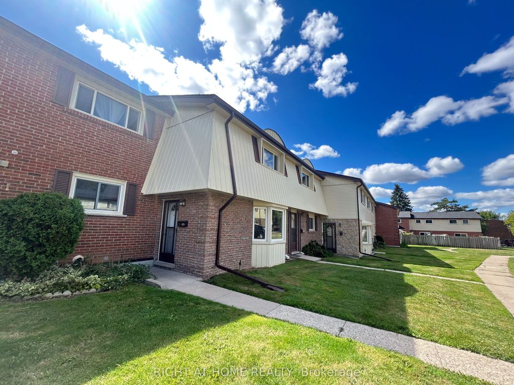 Photo of 160 Jansen Avenue #32, Kitchener, ON N2A 2L7 (MLS # X12427229)