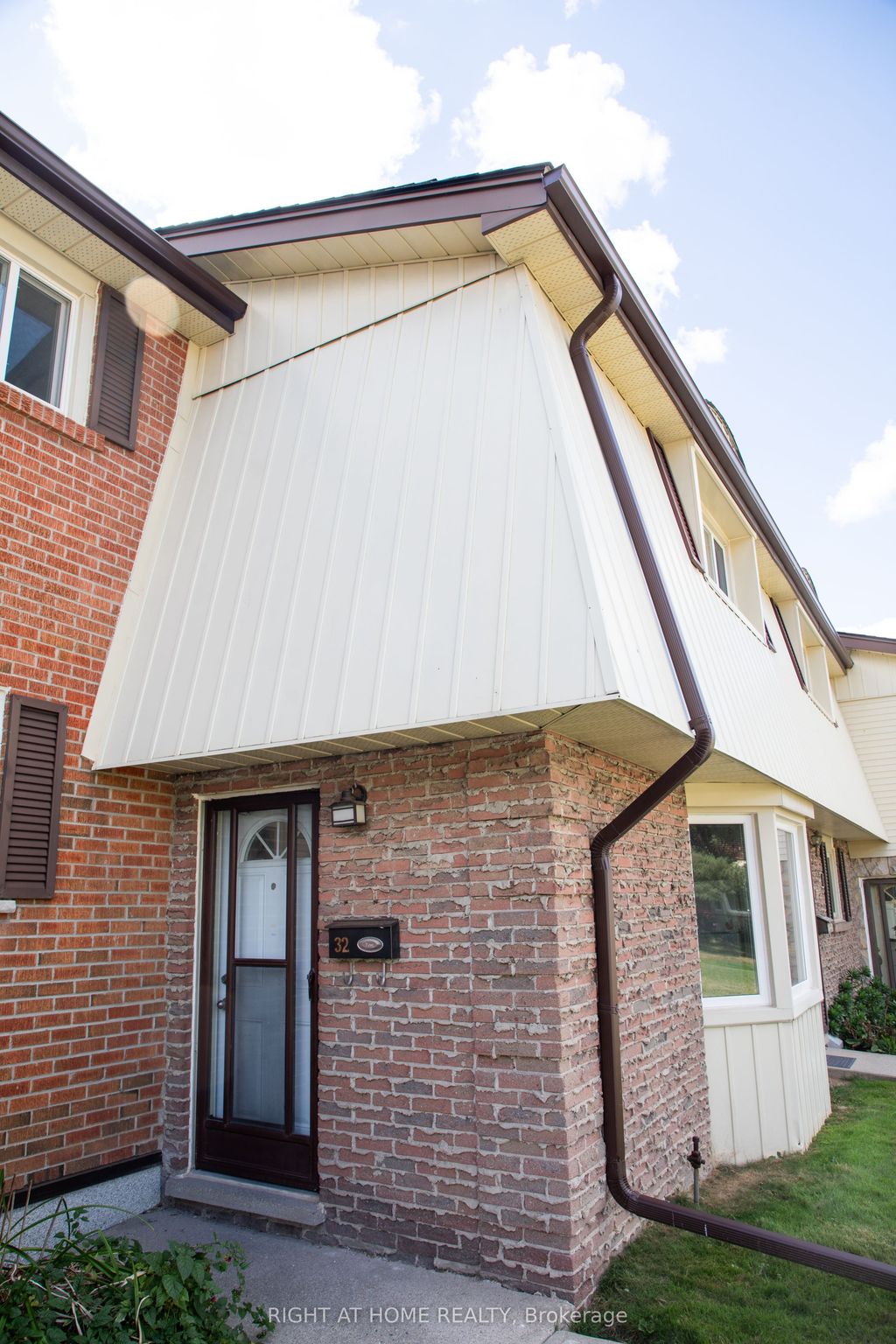 Photo of 160 Jansen Avenue #32, Kitchener, ON N2A 2L7 (MLS # X12427229)