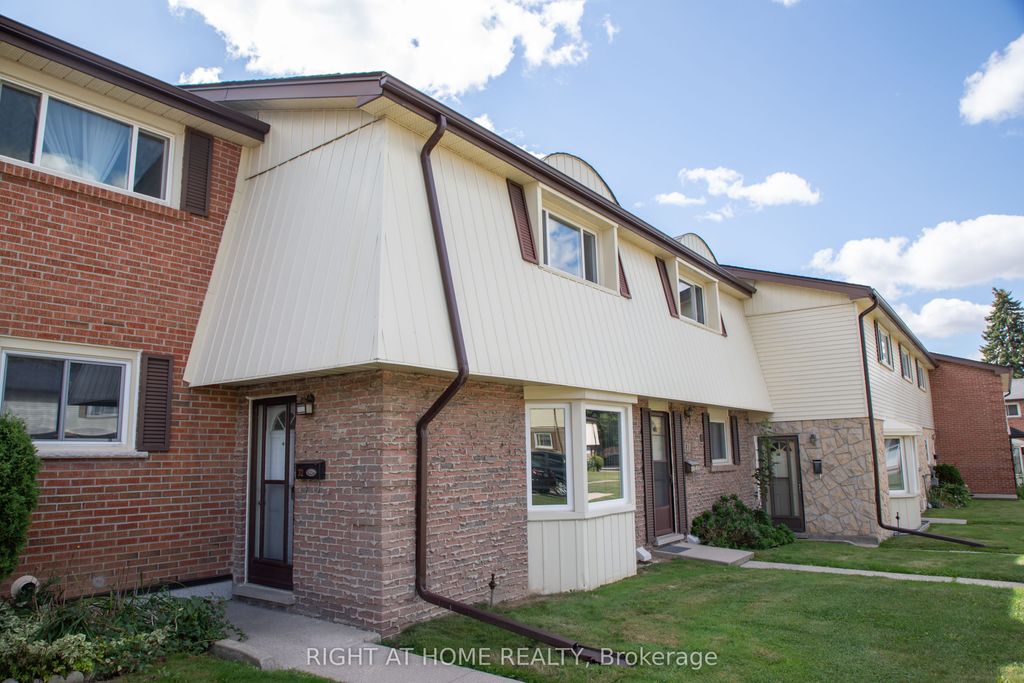 Photo of 160 Jansen Avenue #32, Kitchener, ON N2A 2L7 (MLS # X12427229)