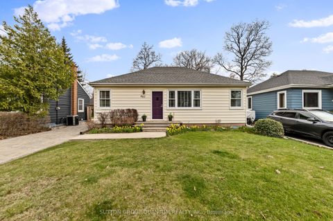 407 Queen Mary Drive Oakville ON L6K 3M2