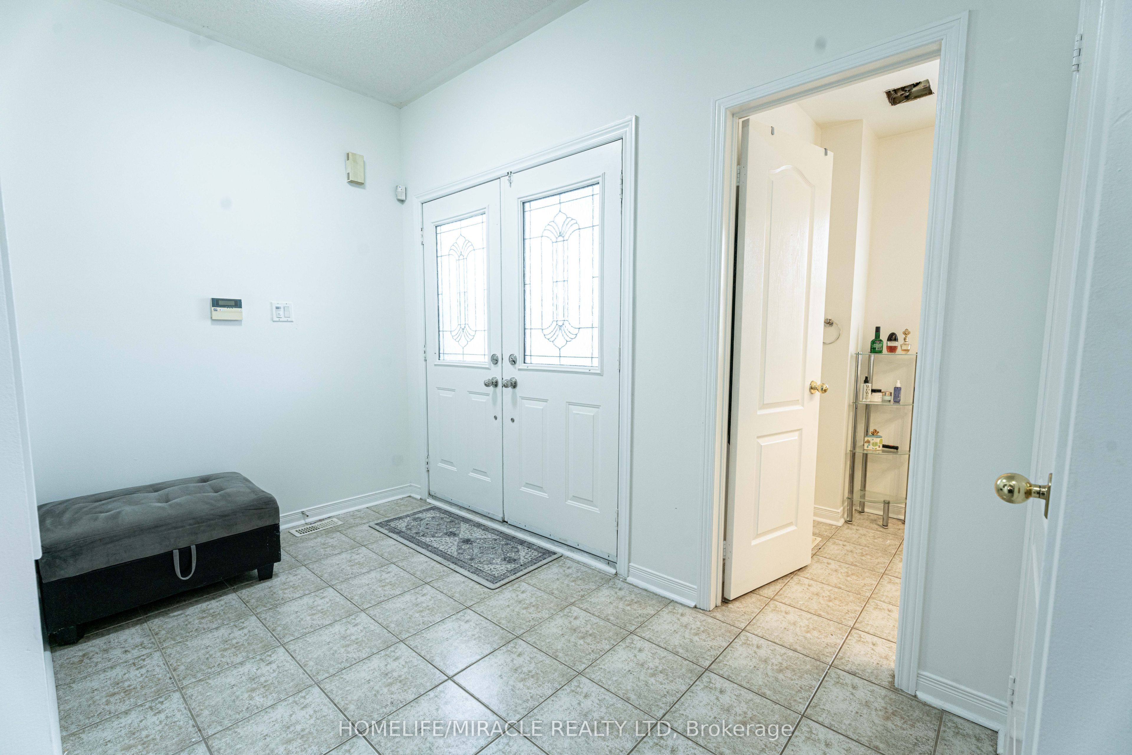 16 Signet Crescent