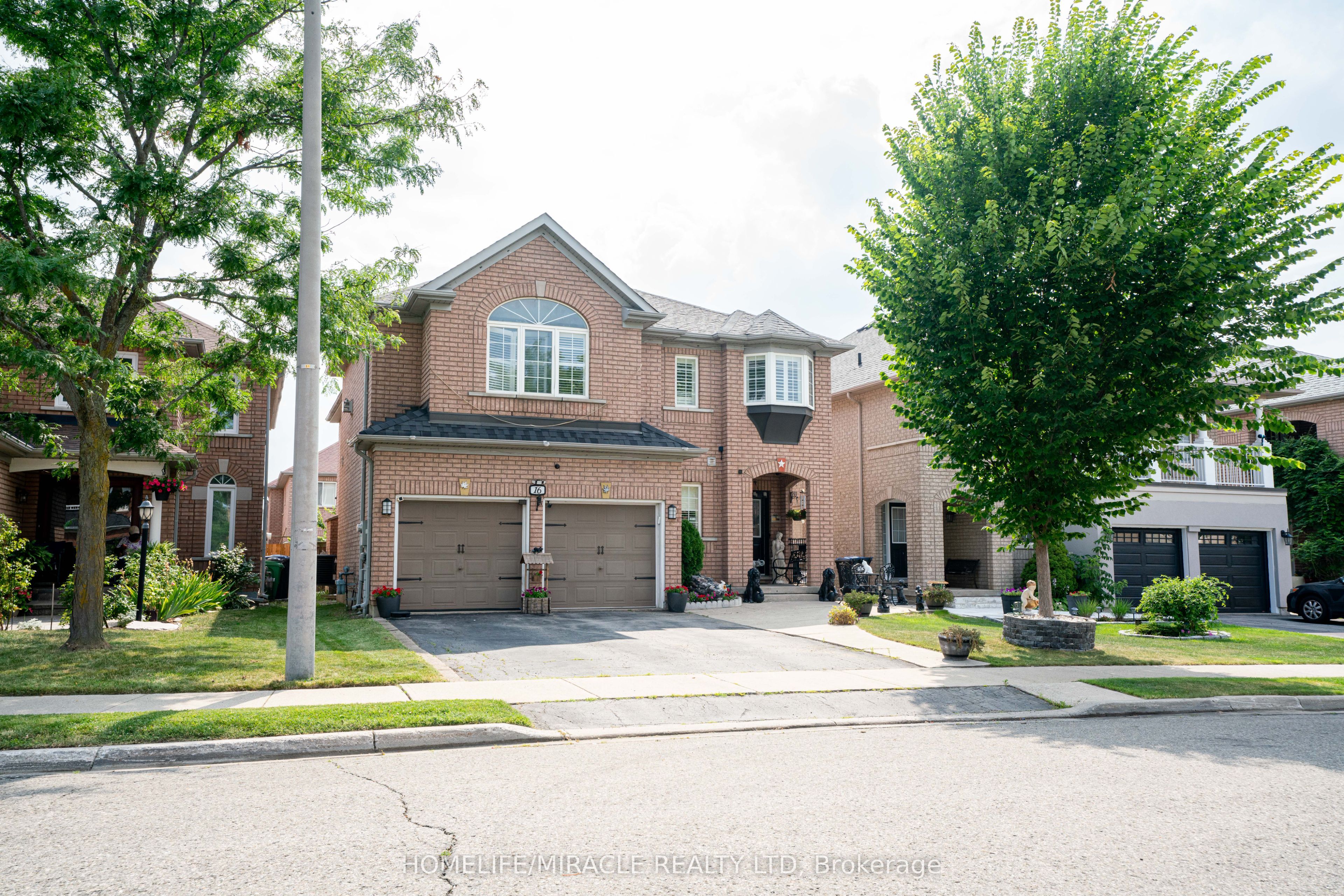 16 Signet Crescent