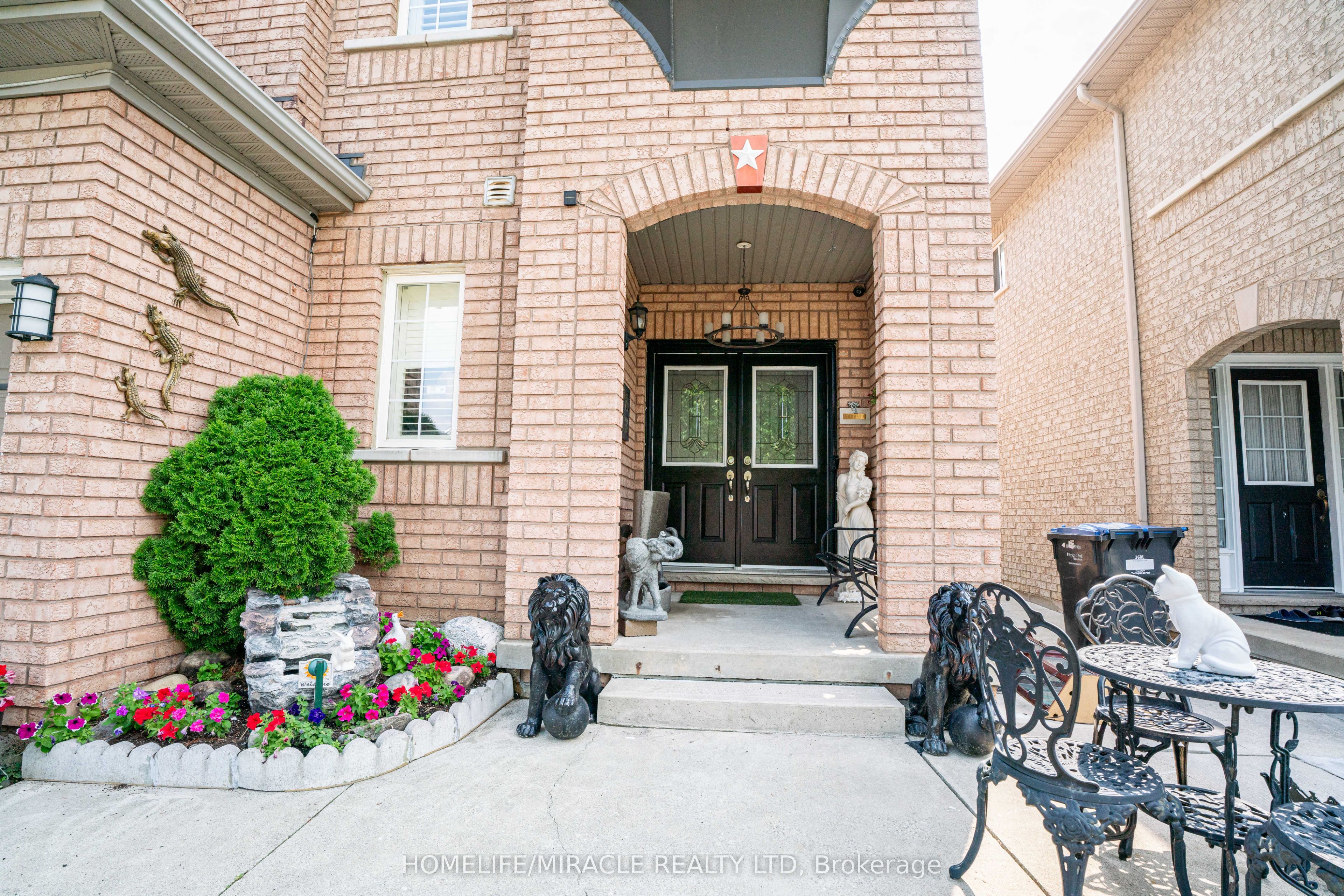 16 Signet Crescent