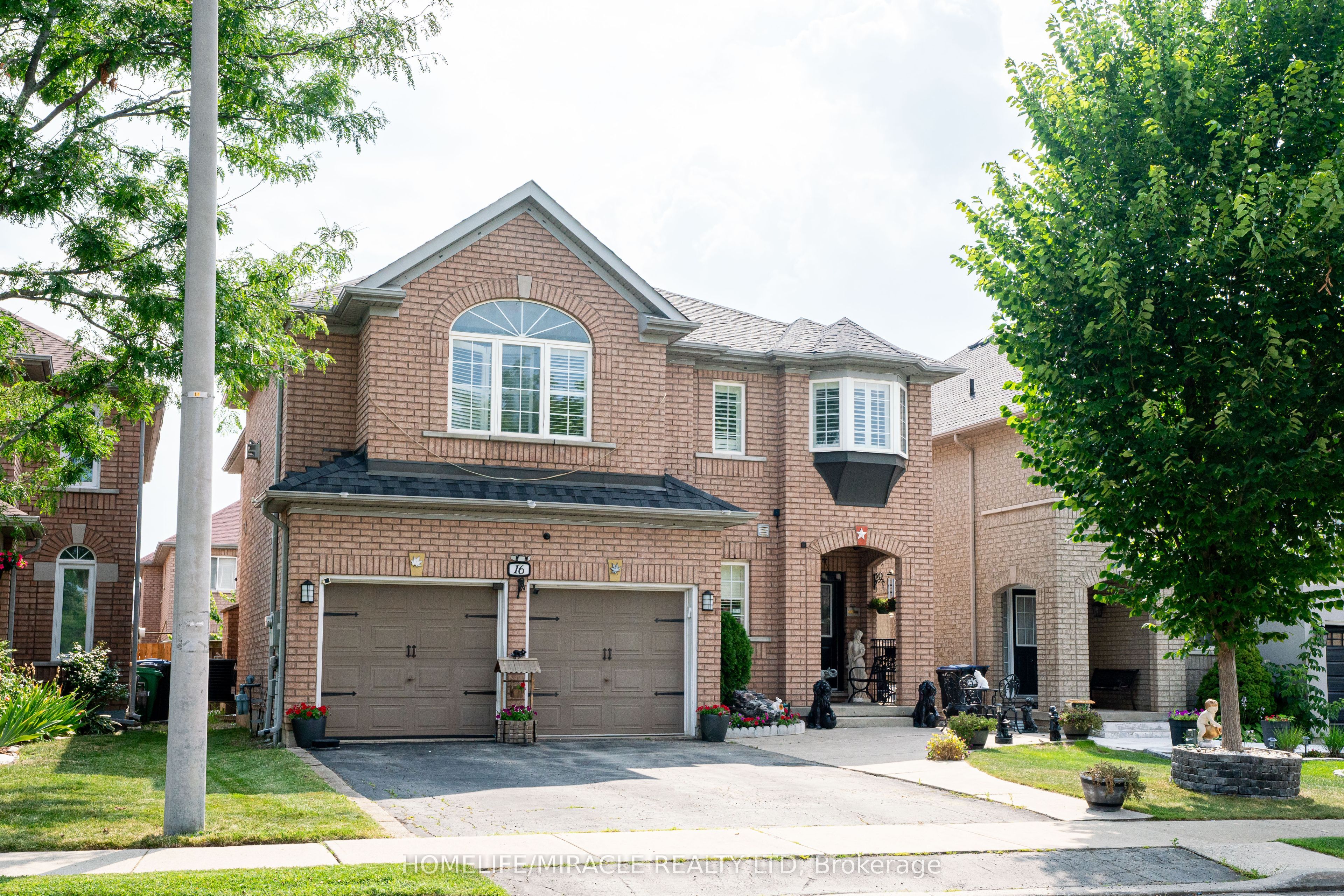 16 Signet Crescent
