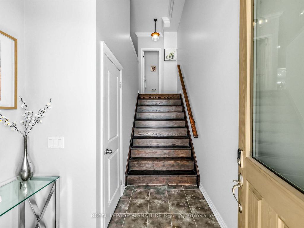 Photo of 534 Stream Crescent, Oakville, ON L6M 1N7 (MLS # W12844006)