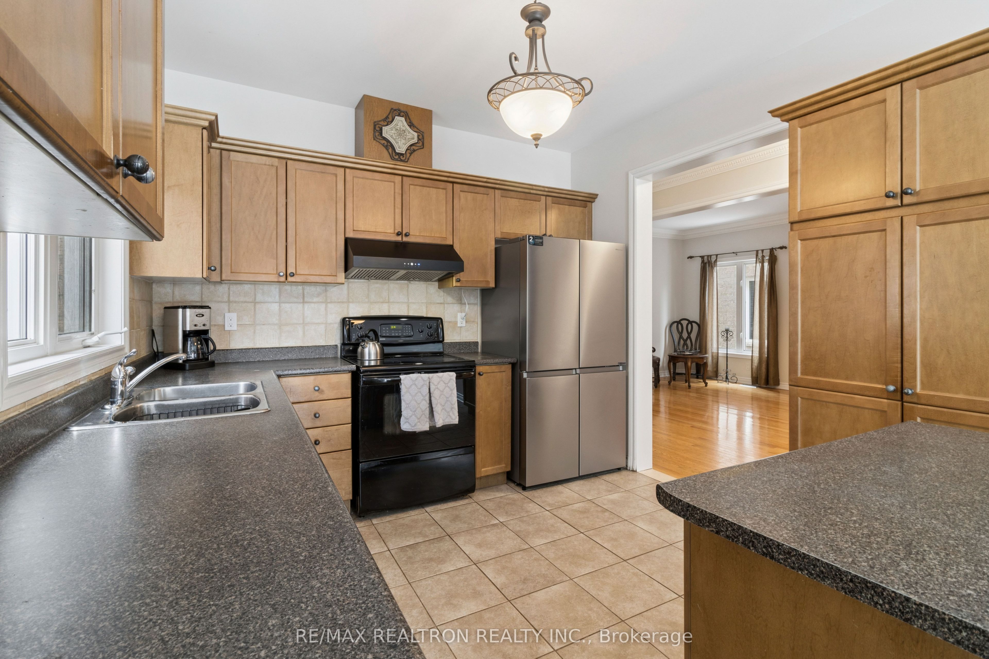 32 Brackenwood Avenue
