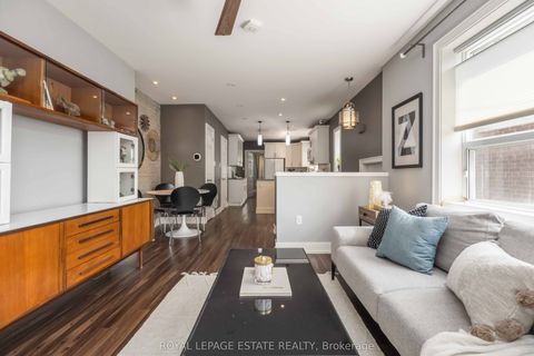 1008 Woodbine Avenue Toronto ON M4C 4C1