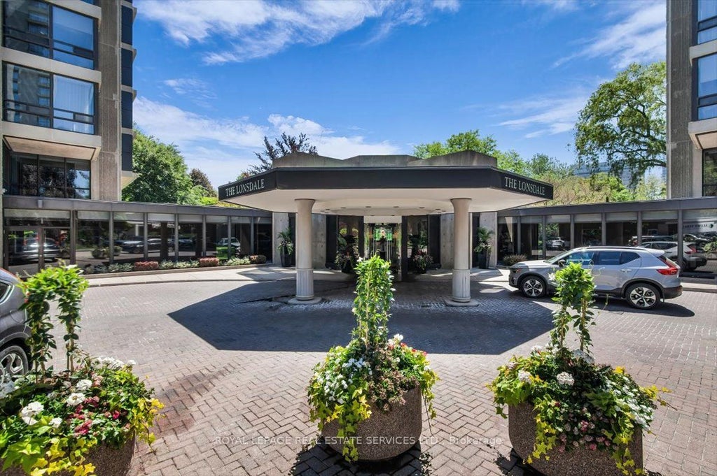 Photo of 619 Avenue Road #1104, Toronto, ON M4V 2K6 (MLS # C13414314)