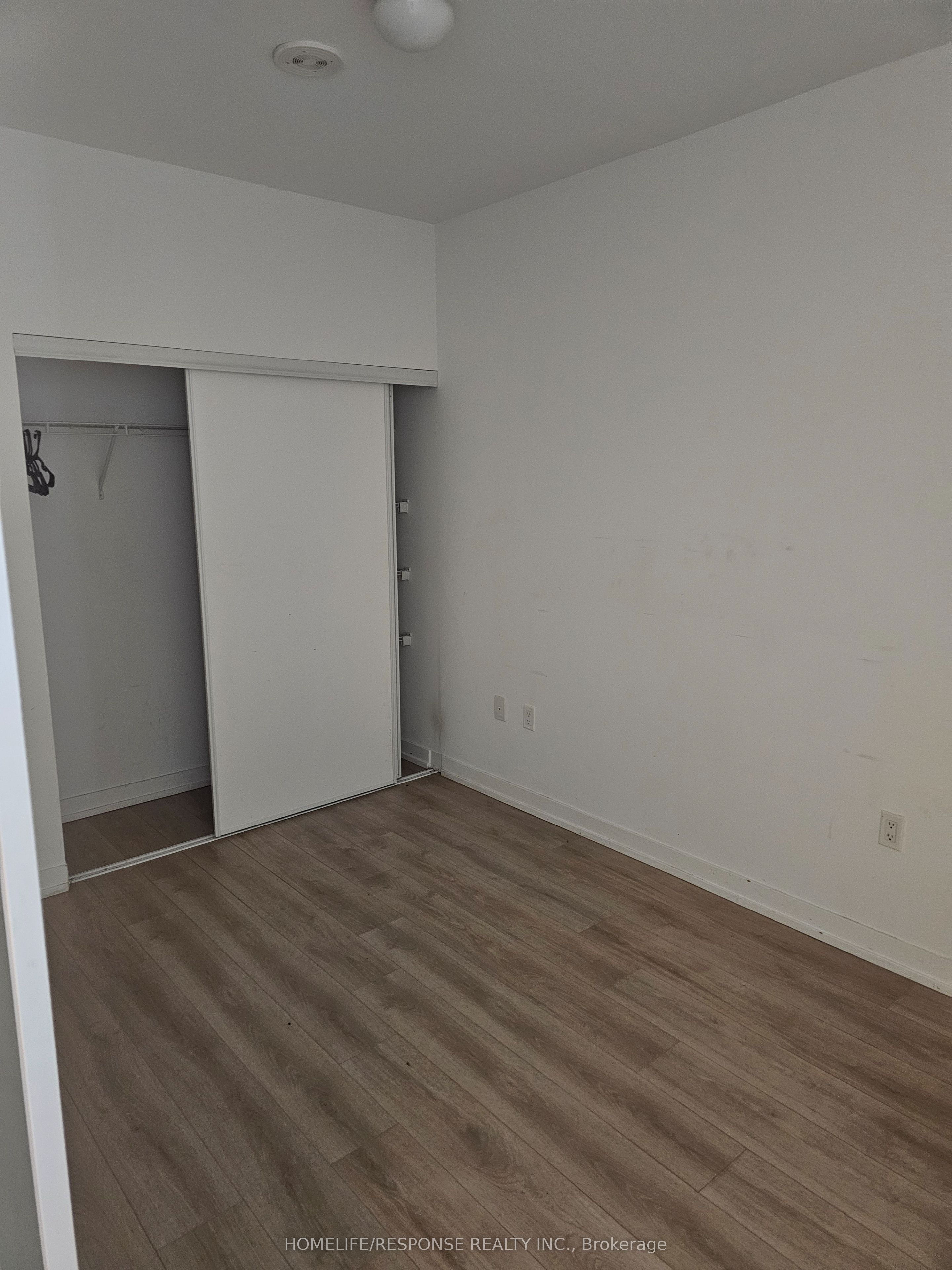 1195 THE QUEENSWAY N/A M-02