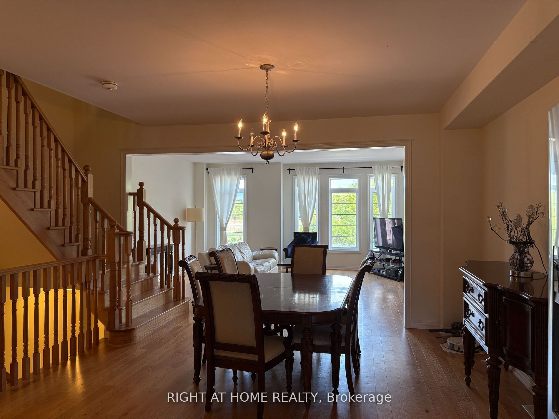 540 Stream Crescent
