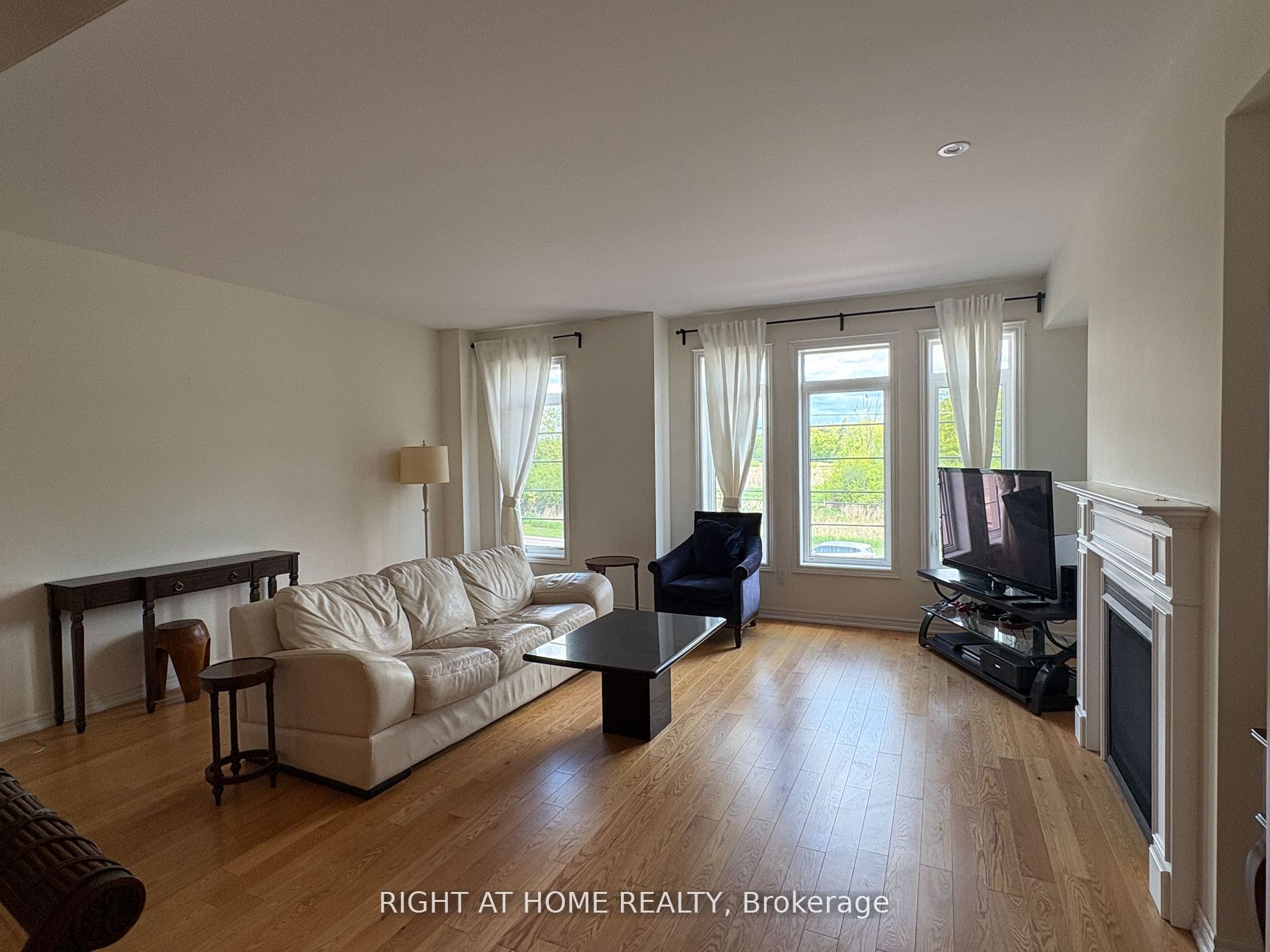 540 Stream Crescent