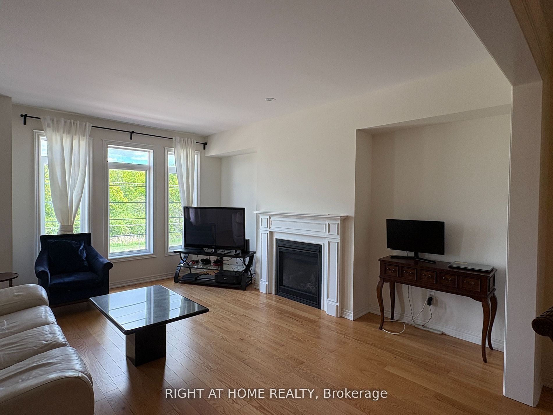 540 Stream Crescent