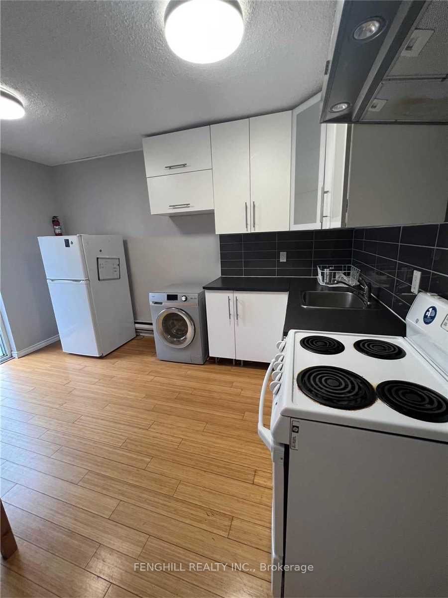 678 Bathurst Street 2