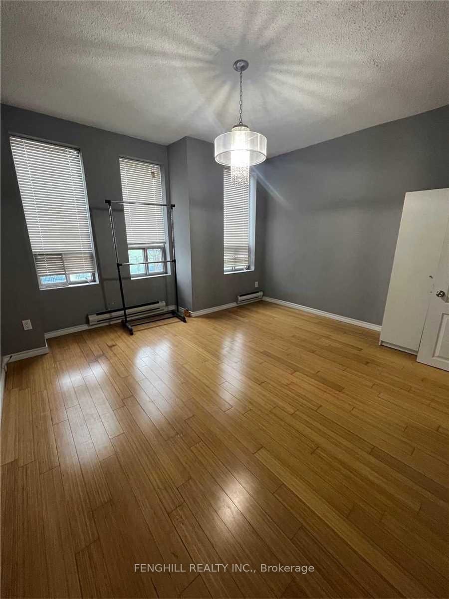 678 Bathurst Street 2