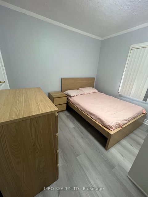 17 Sora Drive B Mississauga ON L5M 1B3