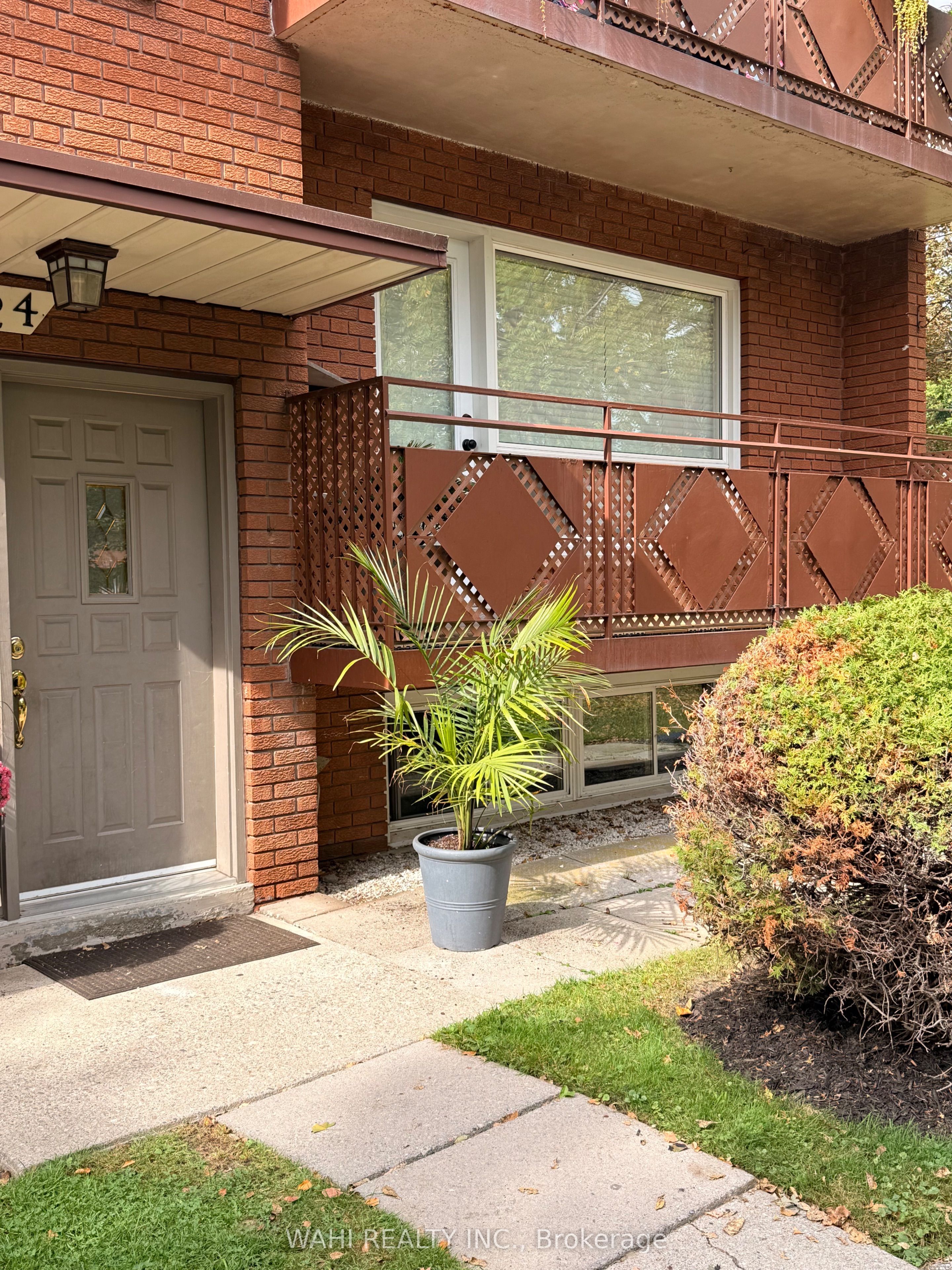 24 Lloyd George Avenue UNIT 2