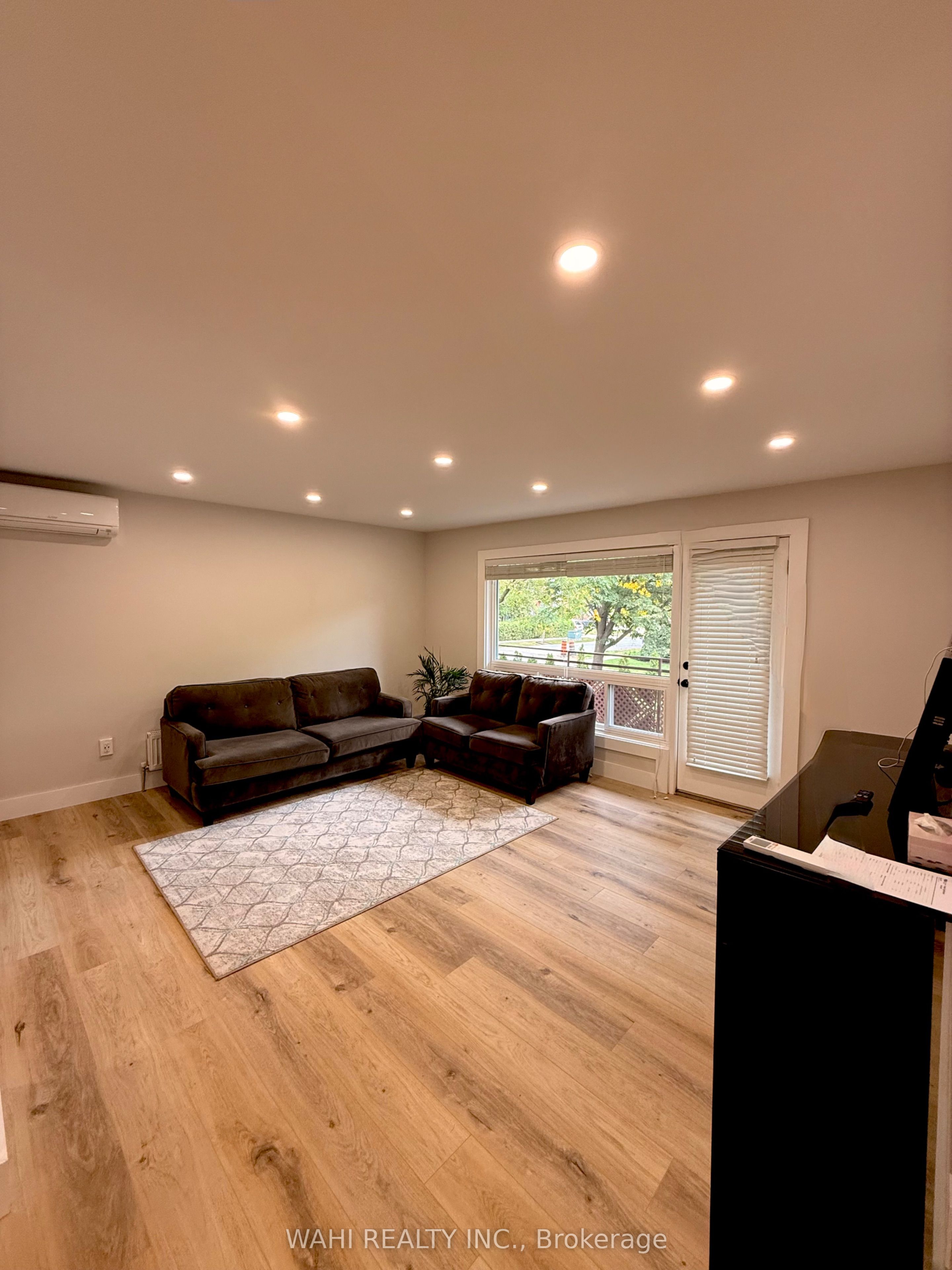 24 Lloyd George Avenue UNIT 2