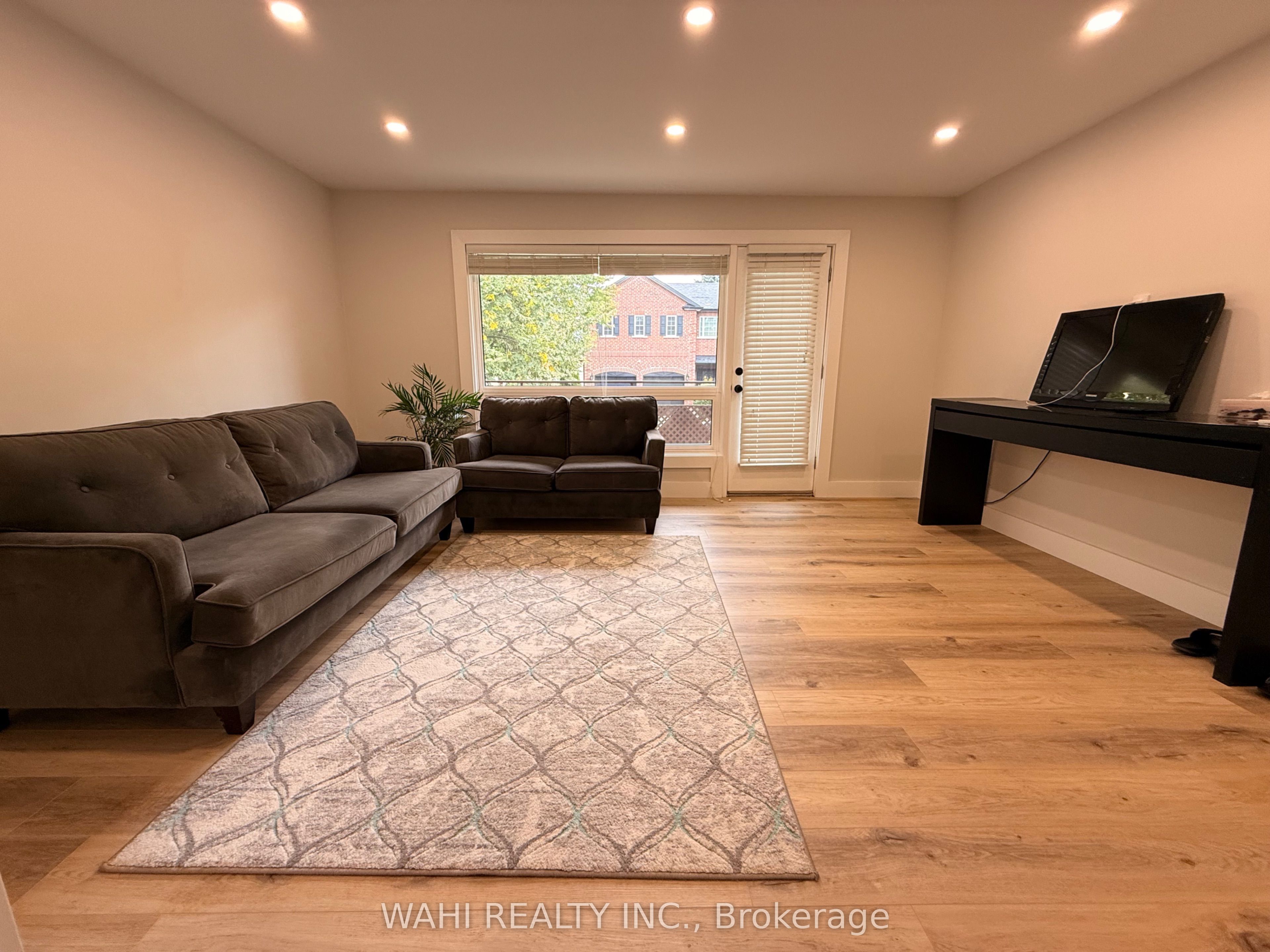 24 Lloyd George Avenue UNIT 2