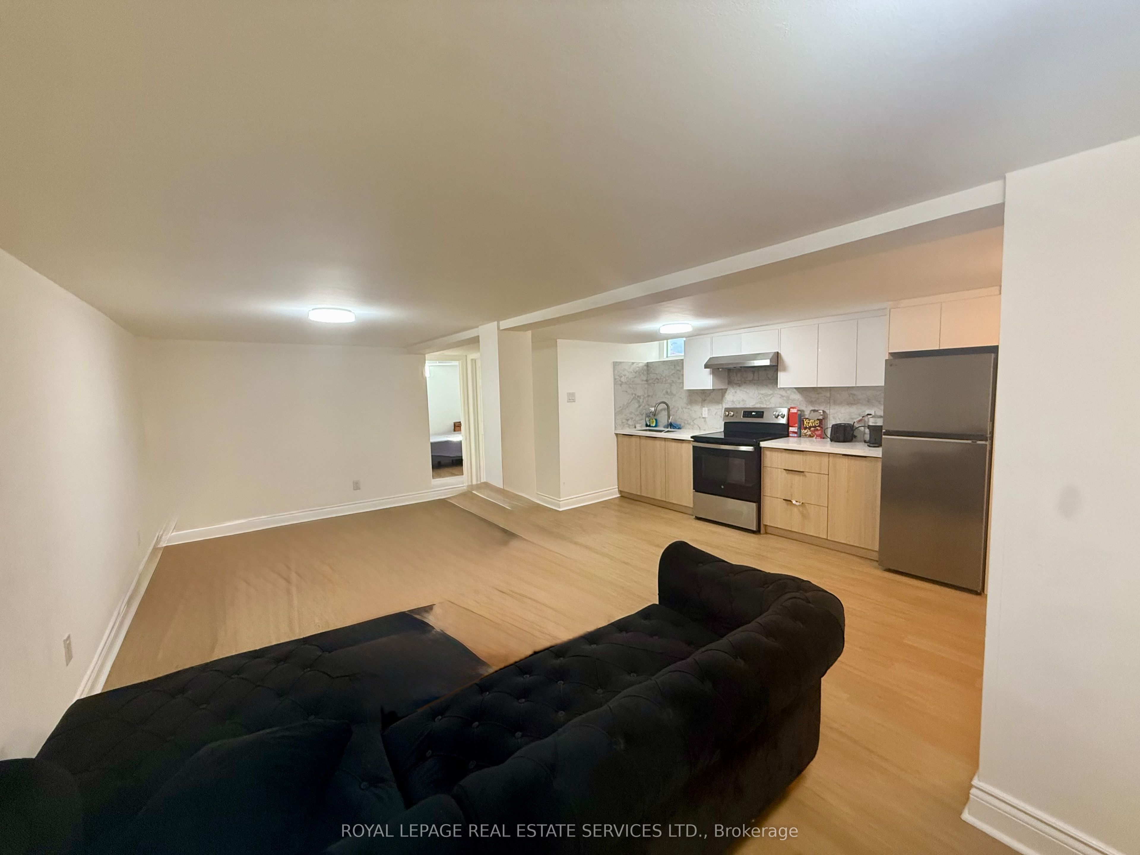 19 Roseland Drive E 6