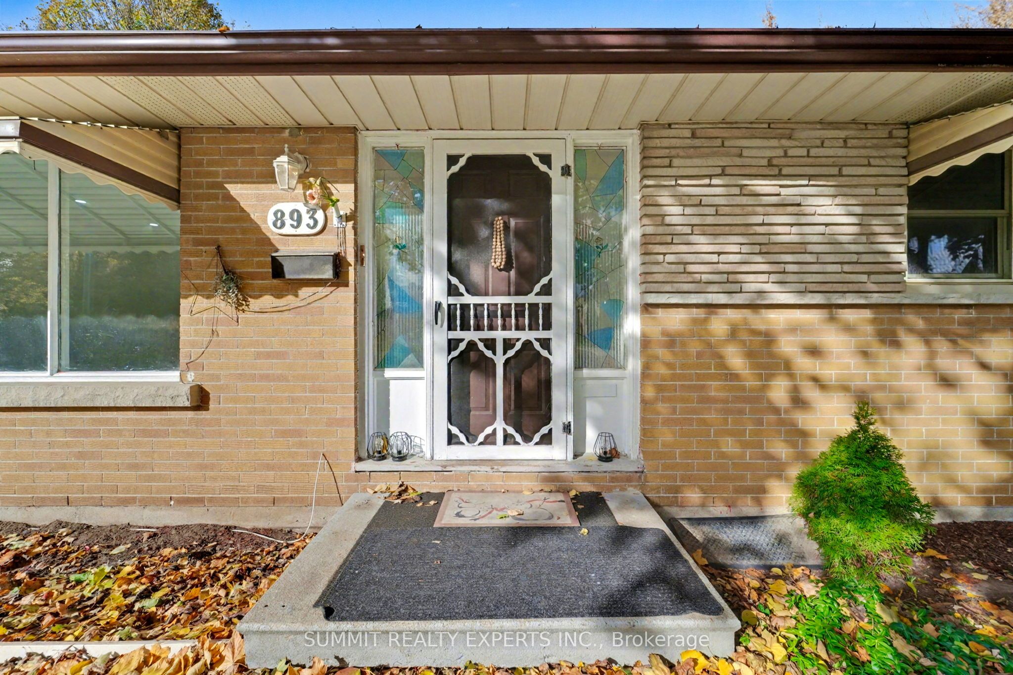 893 CROMWELL Street