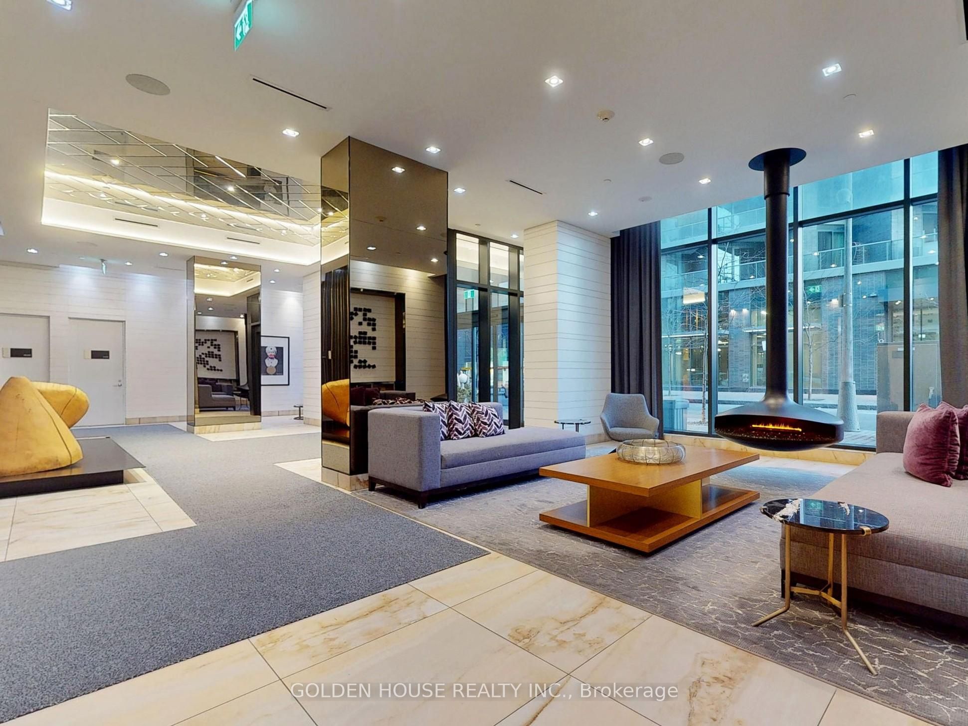 15 Merchants' Wharf N/A 732