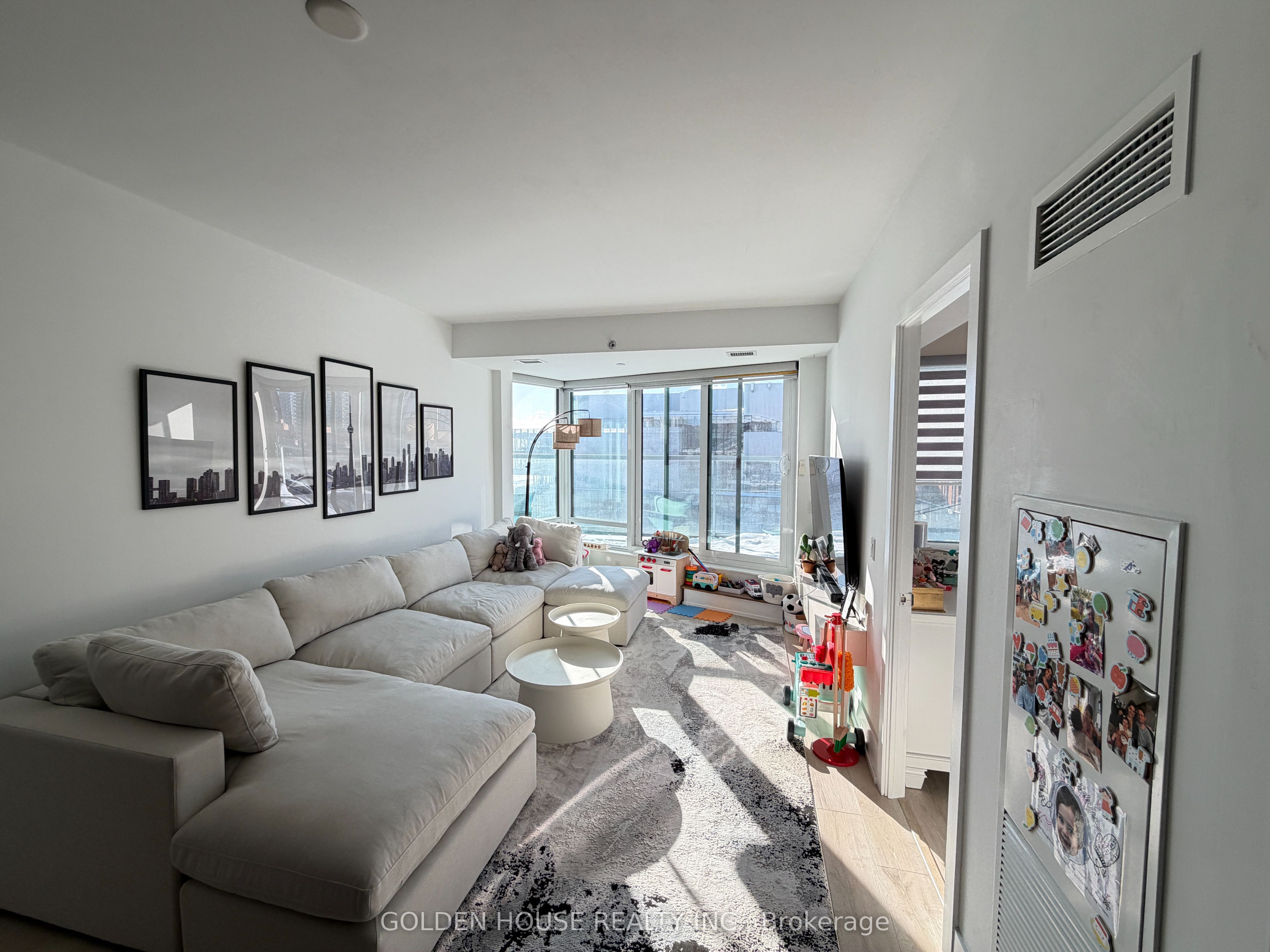 15 Merchants' Wharf N/A 732