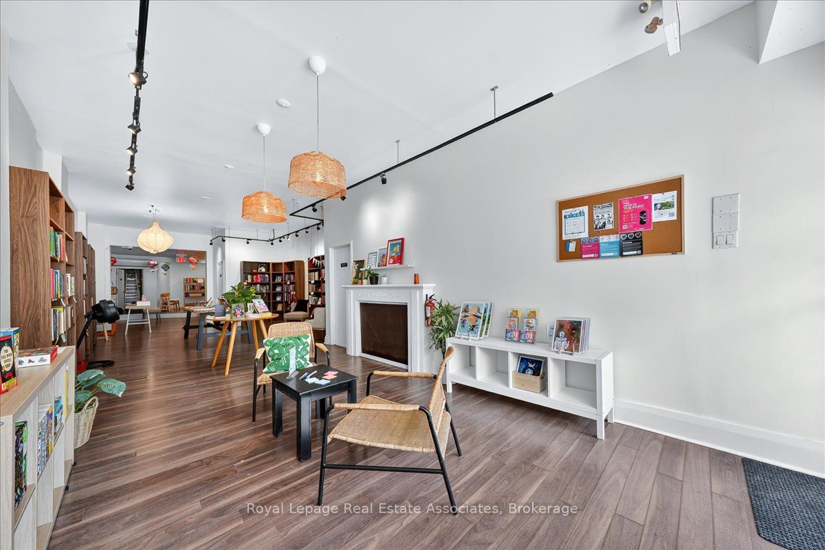 1640 Queen Street W