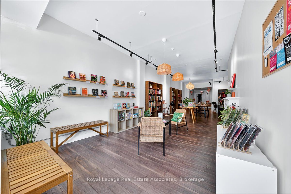 1640 Queen Street W