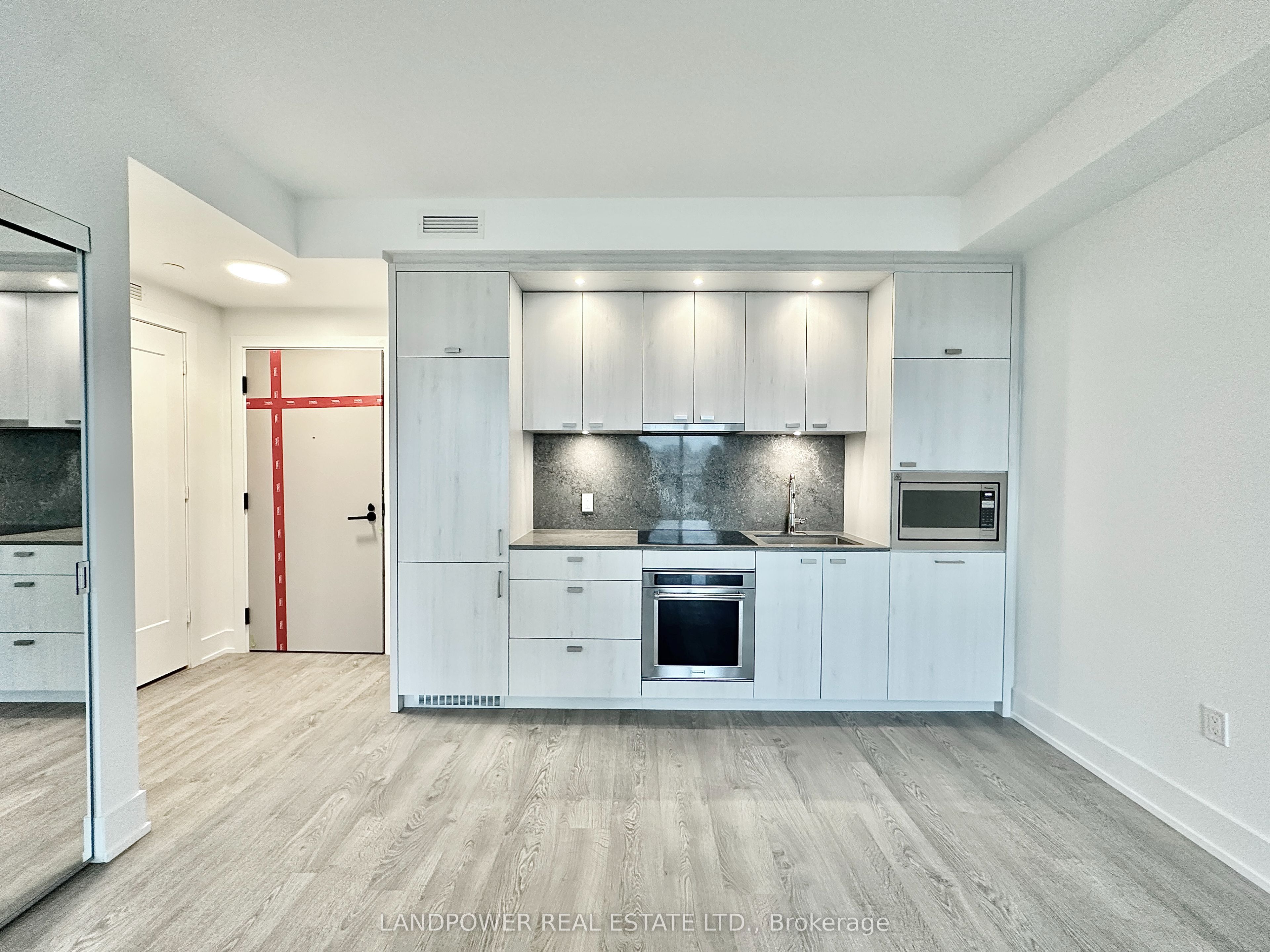 858 Dupont Street 612