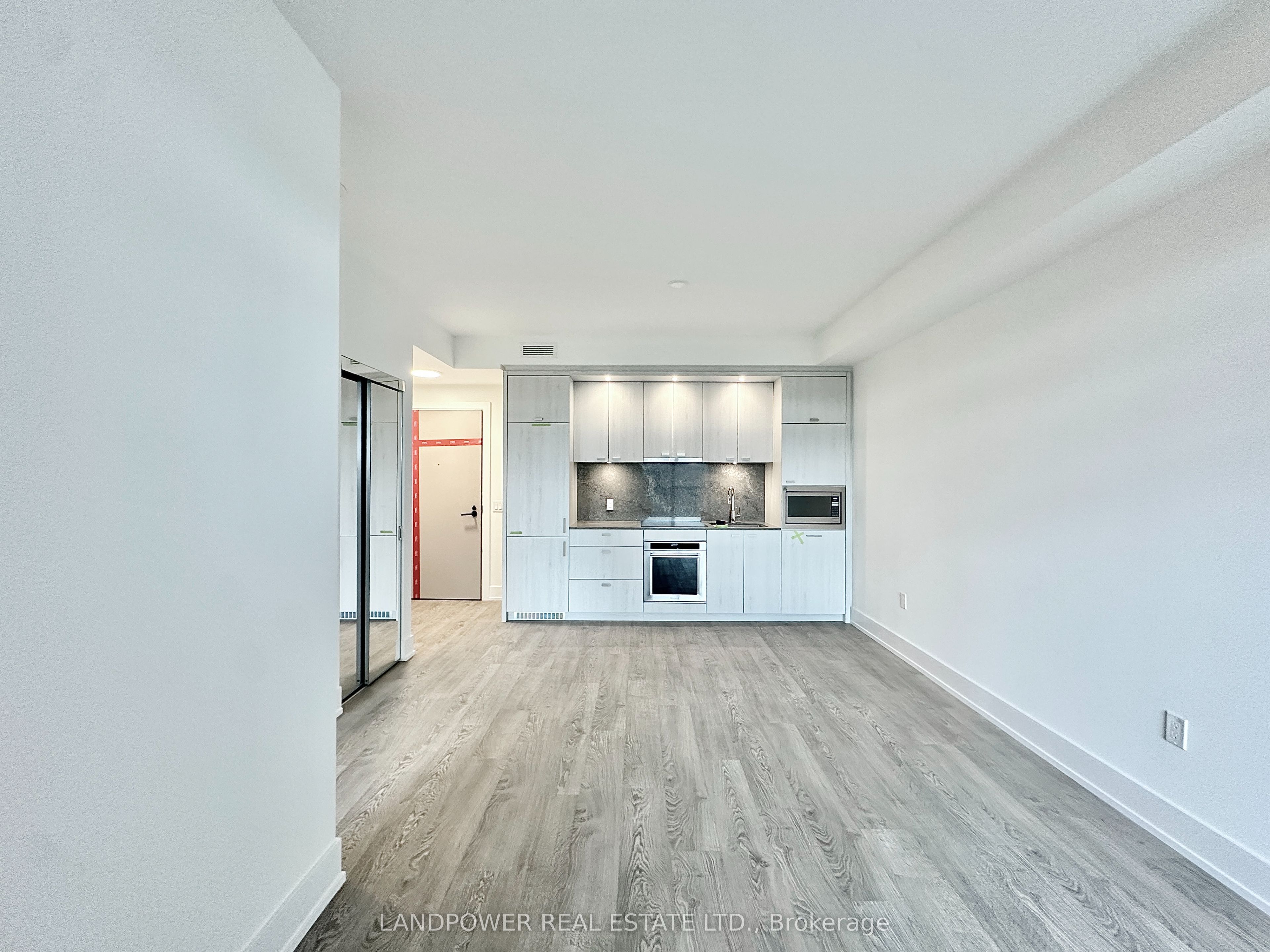 858 Dupont Street 612