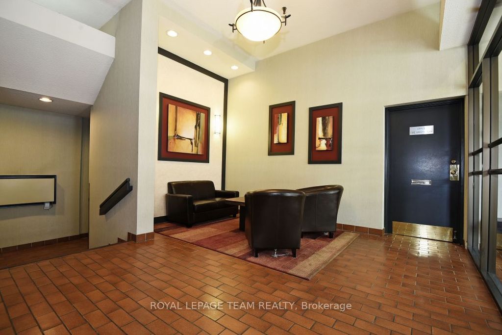 Photo of 141 Somerset Street W #1004, Ottawa Centre, ON K2P 2H1 (MLS # X13159700)