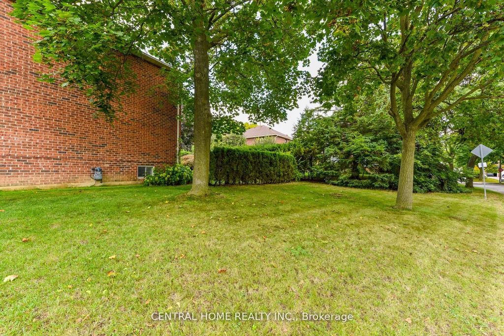 Photo of 4 Robaldon Road, Toronto, ON M9A 5A7 (MLS # W13141174)