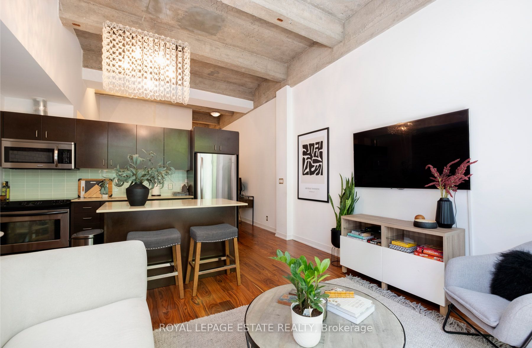 201 Carlaw Avenue 142