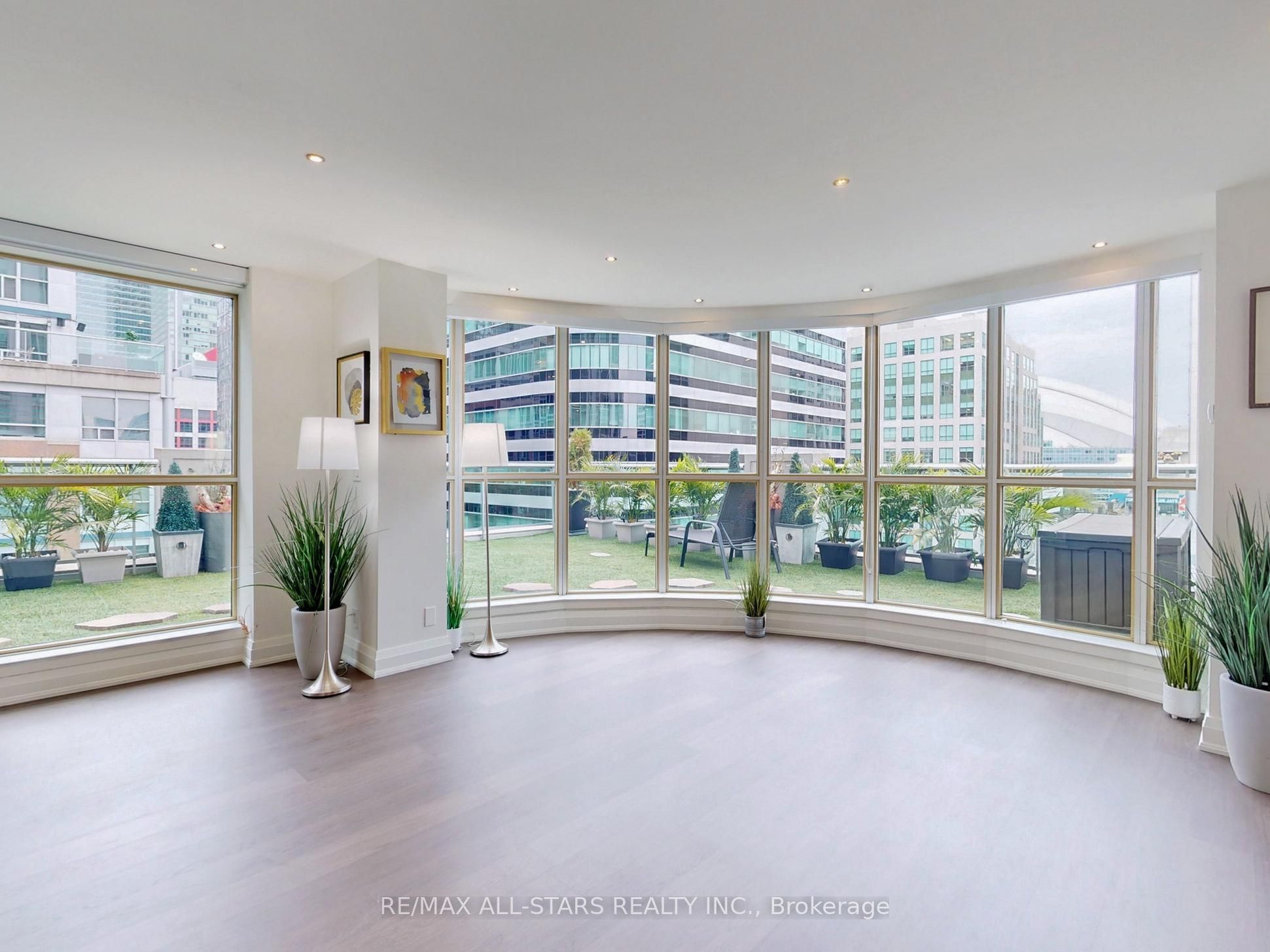 36 Blue Jays Way 711 & 712