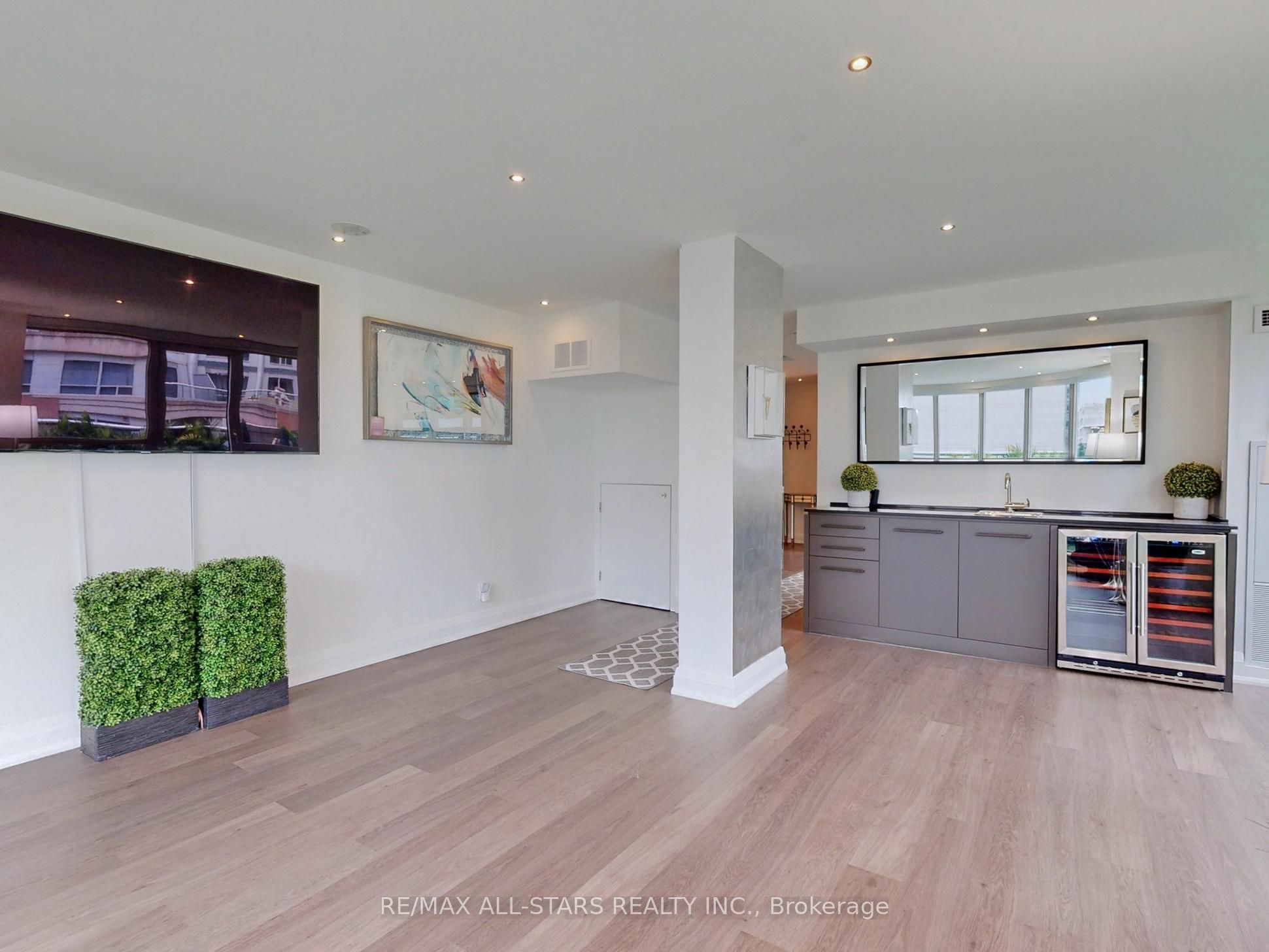 36 Blue Jays Way 711 & 712