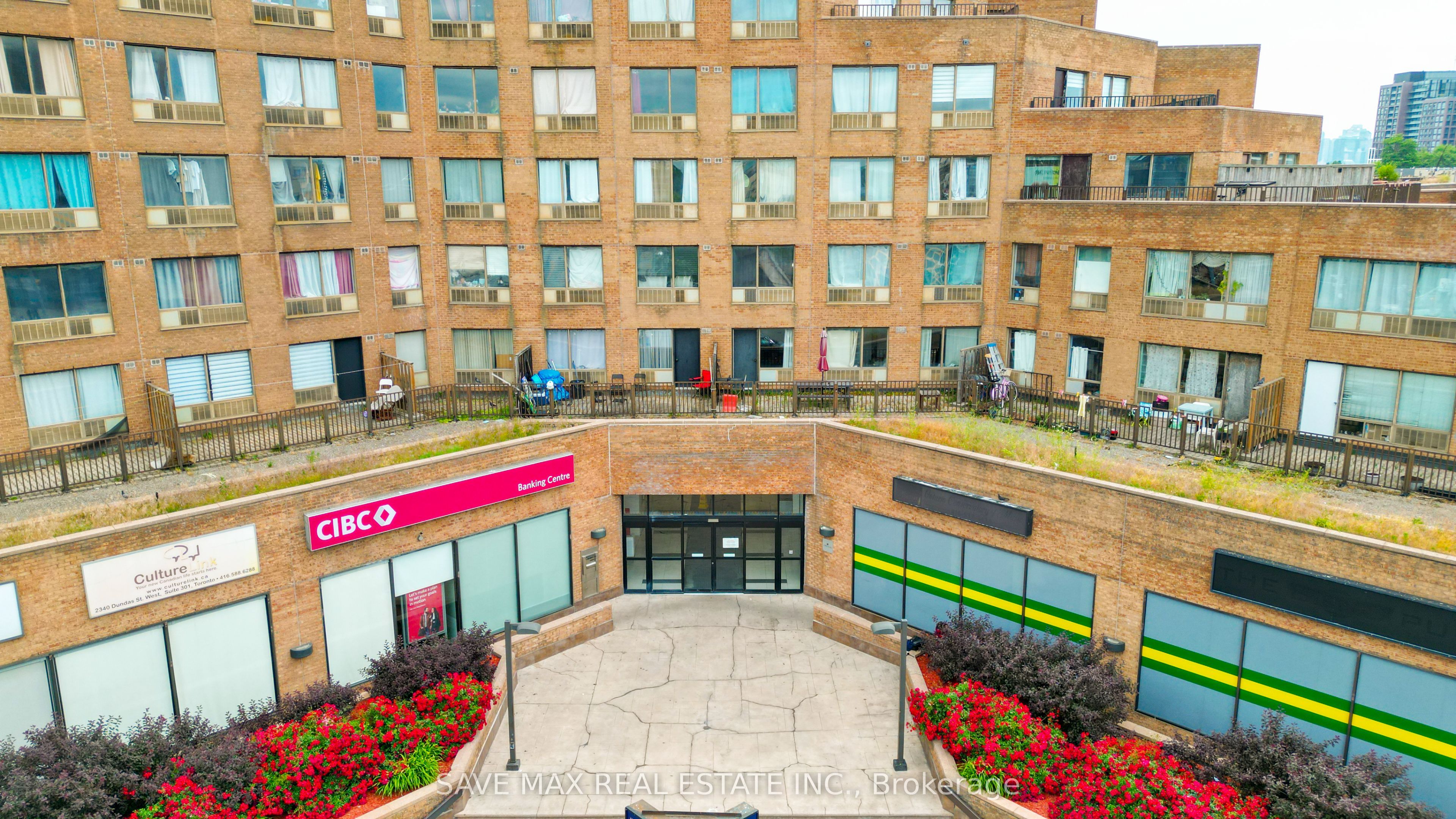 2340 Dundas Street W G15