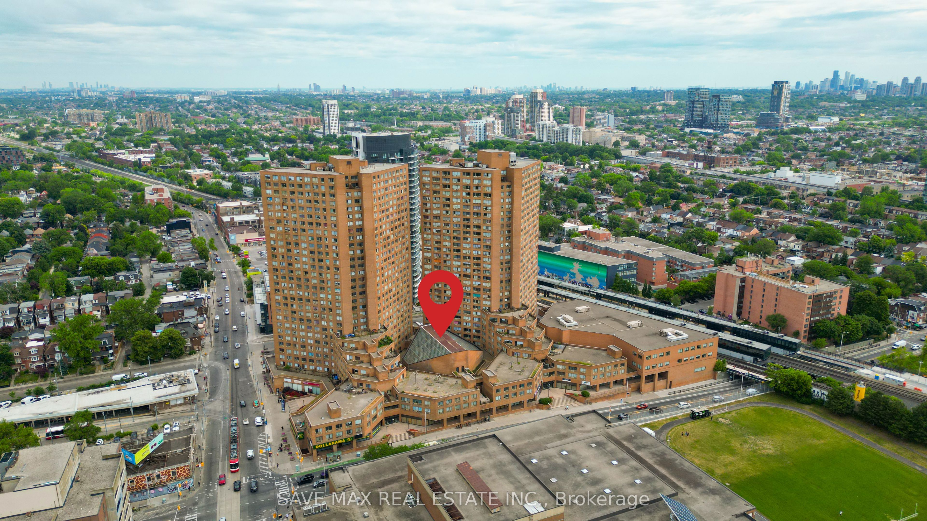 2340 Dundas Street W G15