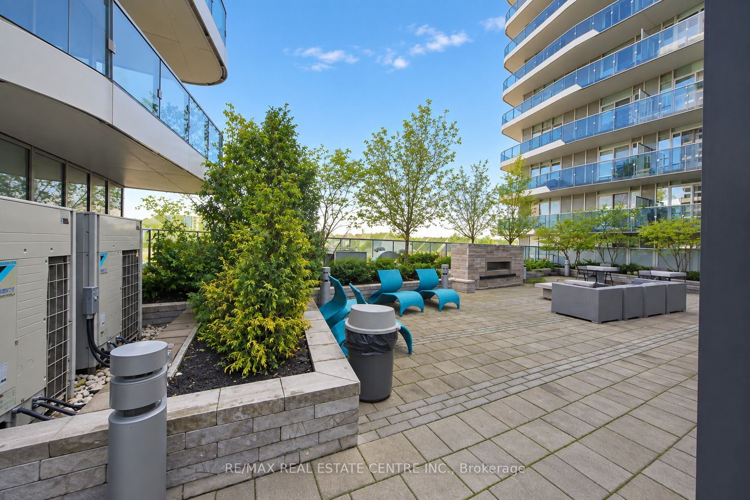 9471 Yonge Street 315