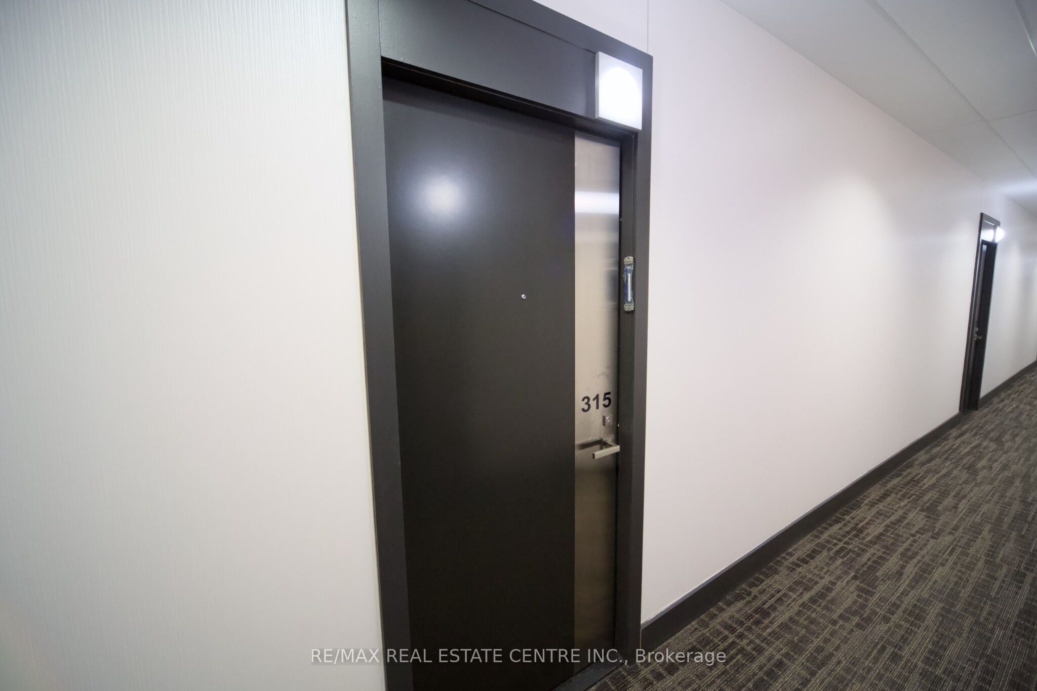 9471 Yonge Street 315