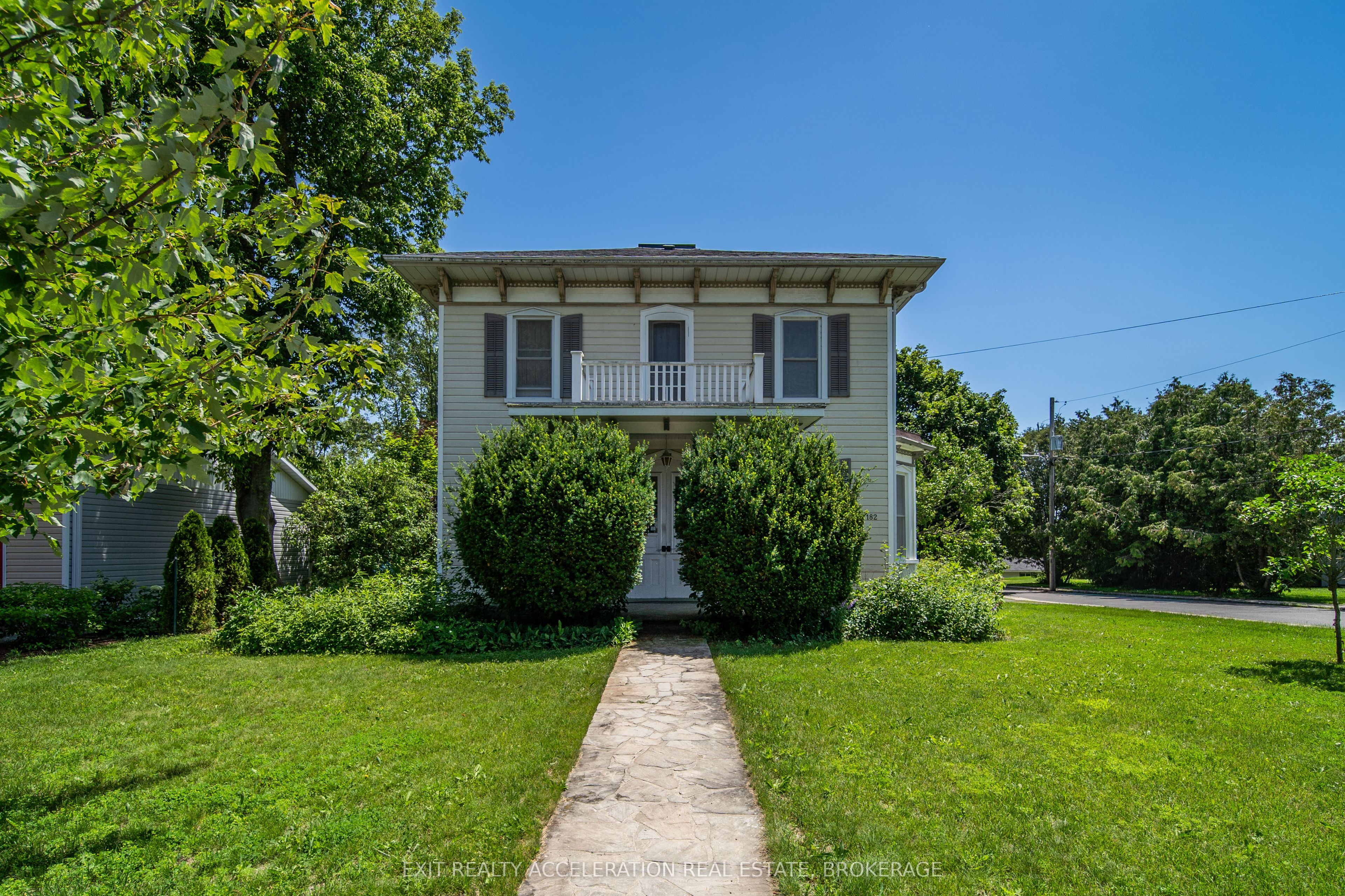 Photo 1 of 32 — 182 Water Street W, Greater Napanee, ON K7R 1W4