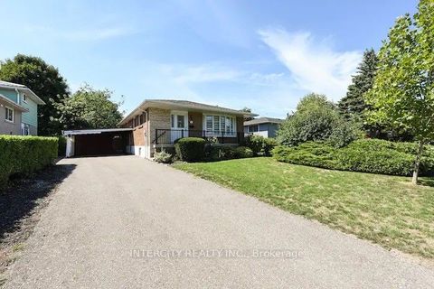 13 Armbro Avenue Brampton ON L6Y 1X1