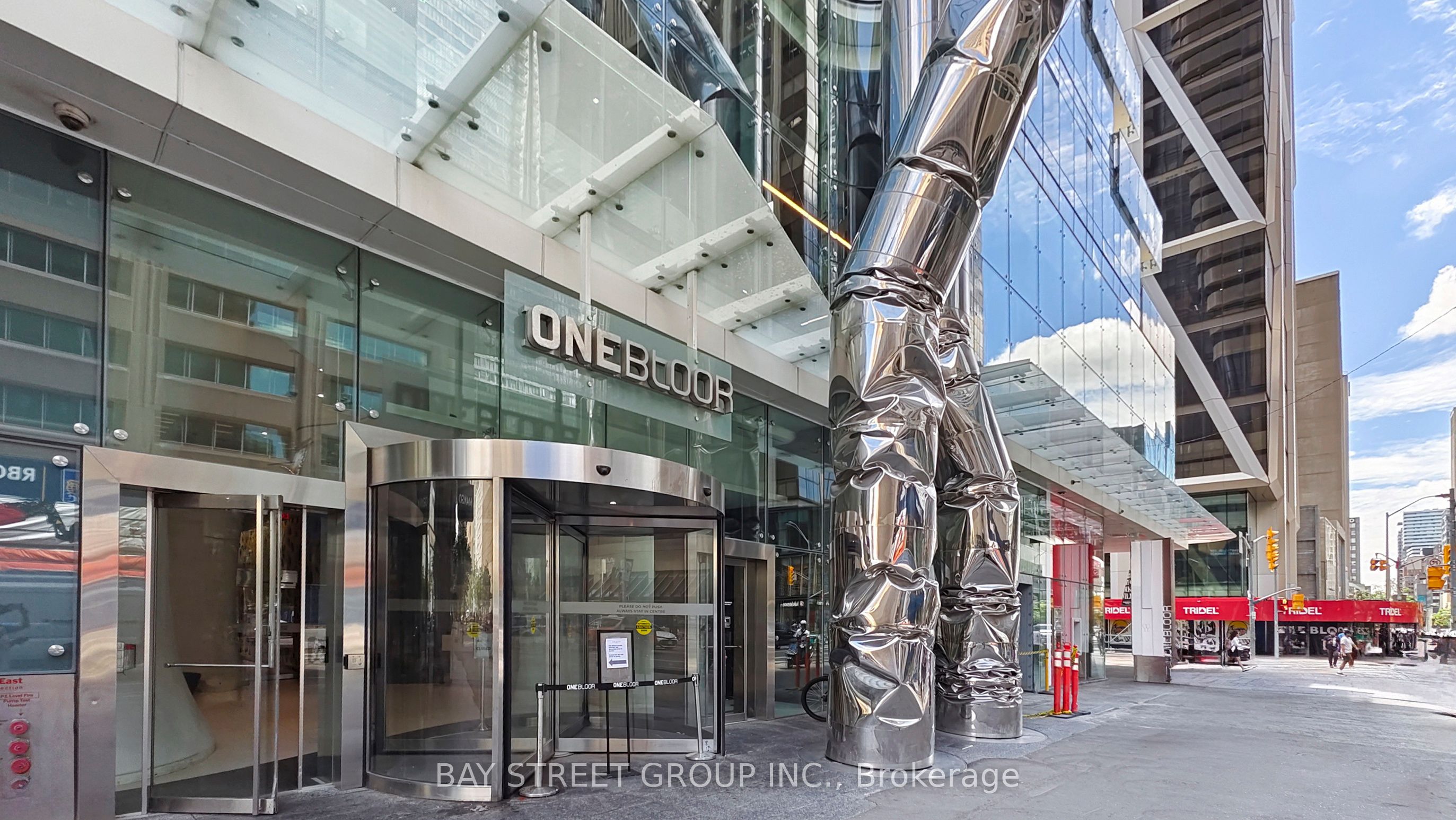 1 Bloor Street E 1701