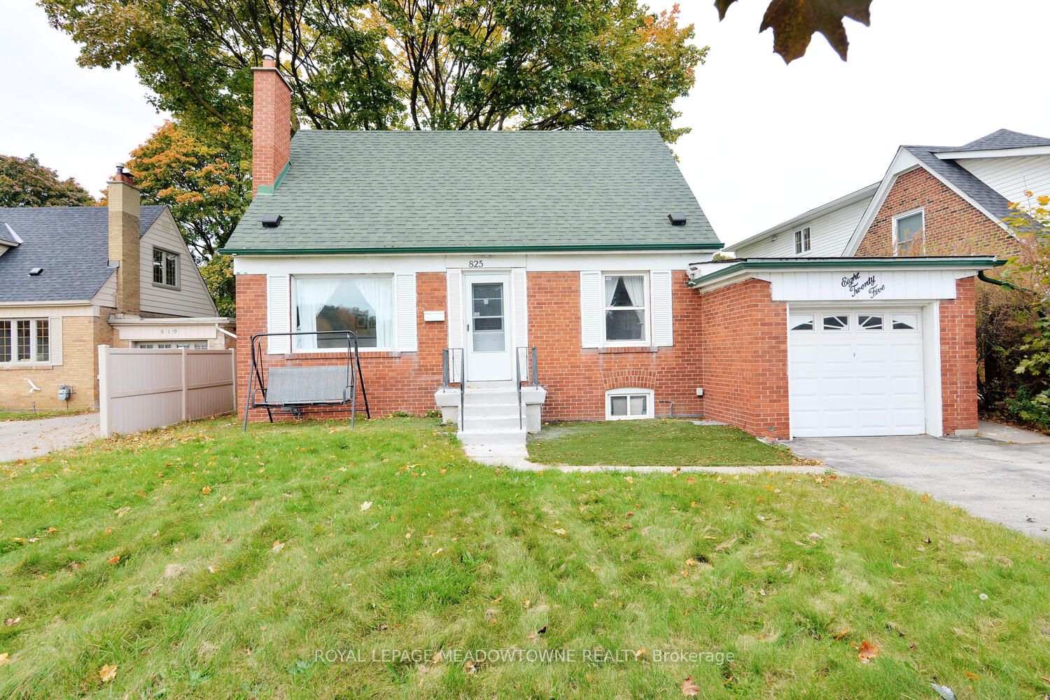 825 North Service Road